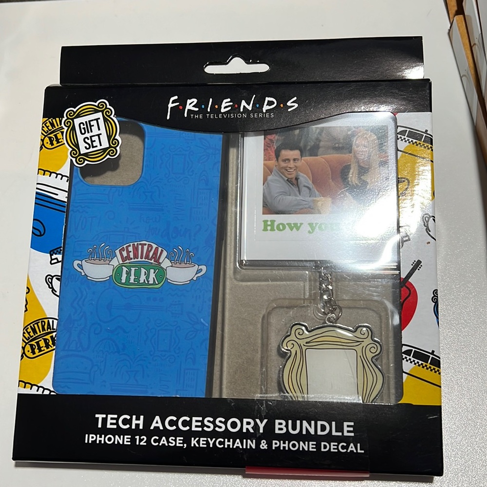 NWT Friends  Iphone 12 case Tech Accessory Bundle